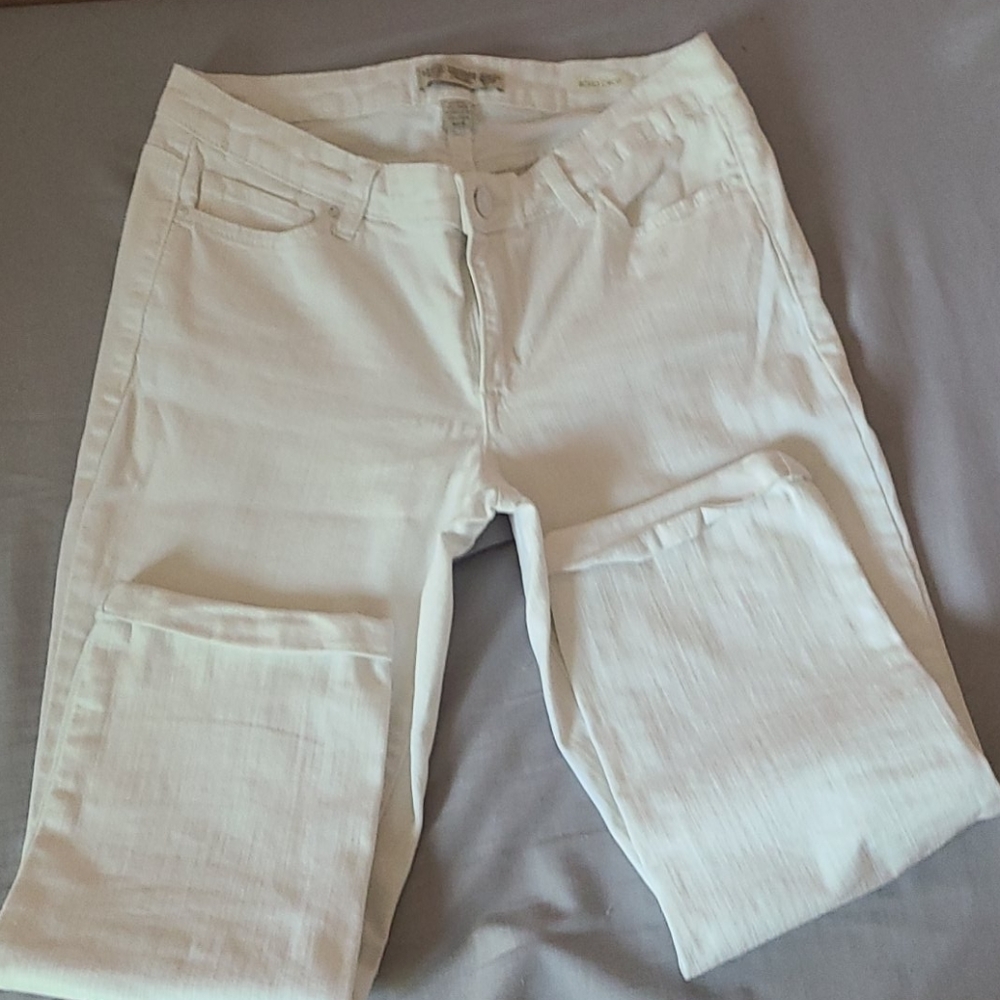 White cropped jeans
